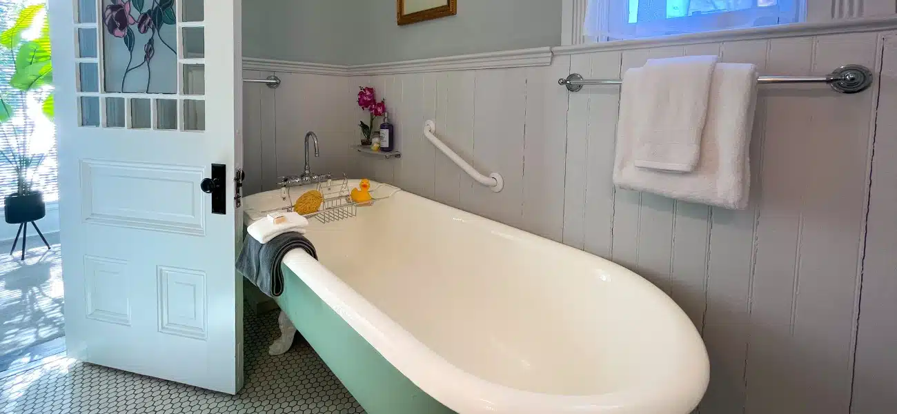 Guest room 4 bath